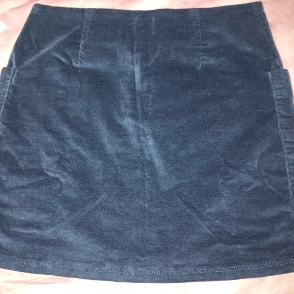 blue/navy blue suede skirt with two big pockets. - Picture 3 of 3